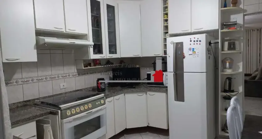 Casa em Condomínio na Vila Carbone, São Paulo-SP  3 Quartos, 1 Sala, 2 Banheiros, 2 Vagas de Garagem   R$ 610.000,00