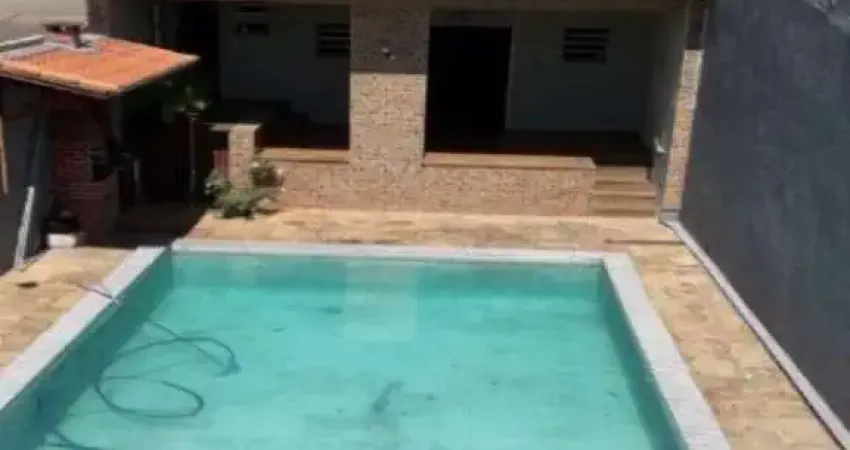 ÁGUA FRIA - CASA A VENDA COM ESTRUTURA MONTADA EQUIPAMENTOS DE ACADEMIA