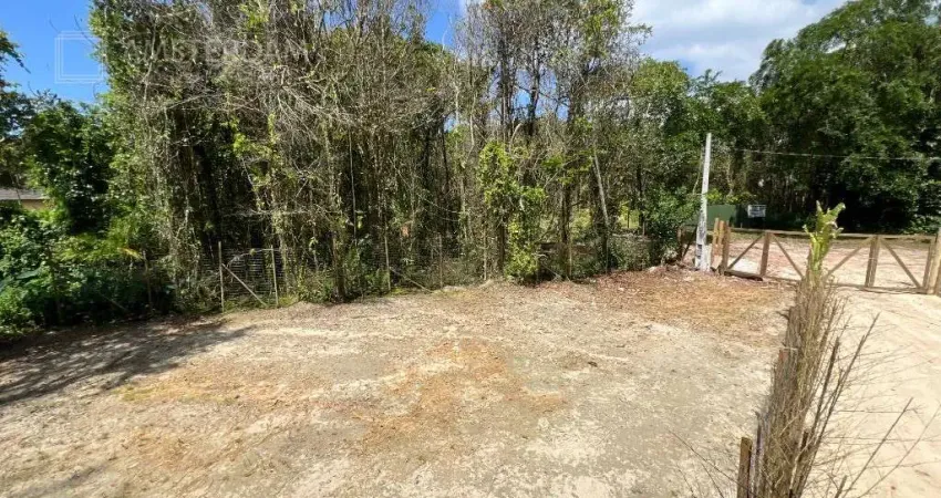 TERRENO LIMPO, ATERRADO, CERCADO COM TELA, PRONTO PARA CONSTRUIR.