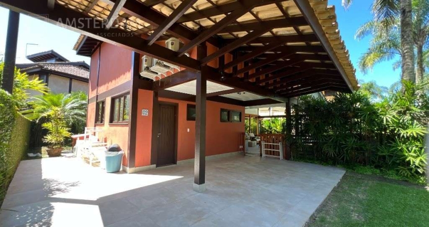 Barra do Uná, condominio frente ao mar, piscina privativa, 3 vagas, casa espetacular, quadra de tenis.