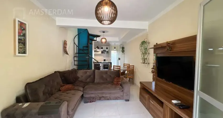 LOCAÇÃO ANUAL EM CONDOMINIO - CASA CLIMATIZADA, 2 DORMITORIOS.