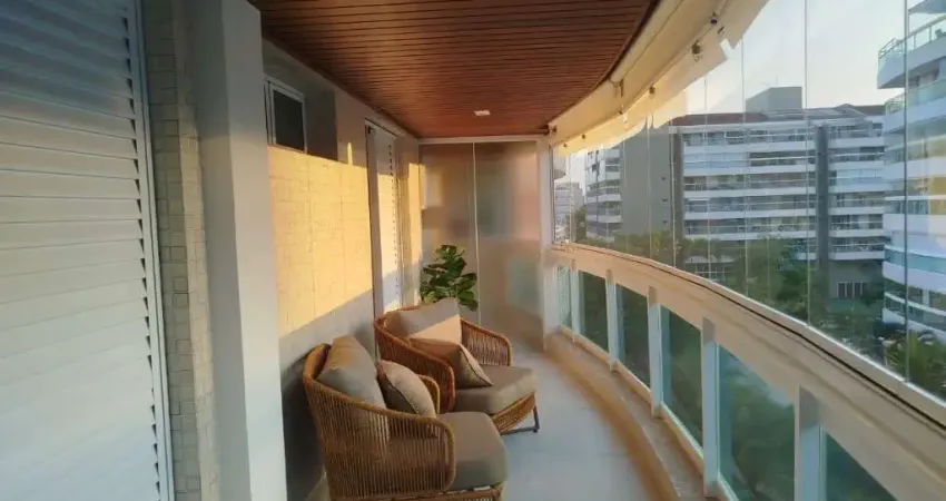 Imperdível oportunidade de adquirir um apartamento de luxo na Riviera de São Lourenço, Bertioga-SP. 4 quartos, 3 suítes, 2 salas, 4 banheiros, 2 vagas de garagem, 122m² de pura sofisticação!