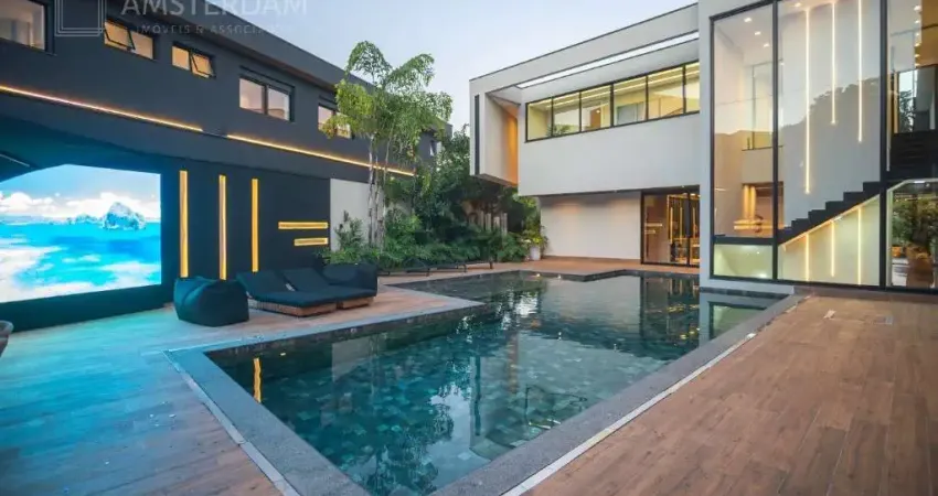 Luxuosa mansão de alto padrão na riviera, 7 suítes, 6 vagas de garagem, 1.945,17 m² de área.