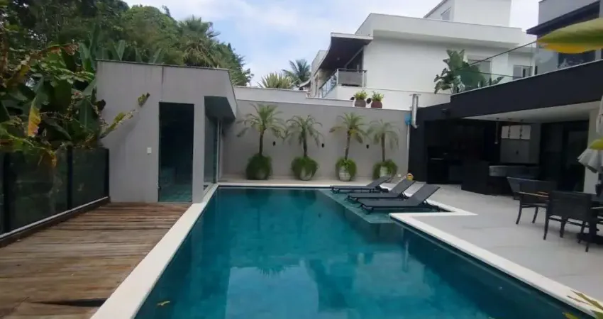 Casa nova à venda no M20 na Riviera, 6 suítes, 4 vagas, piscina, varanda gourmet integrada, 467,00 m² de puro luxo.