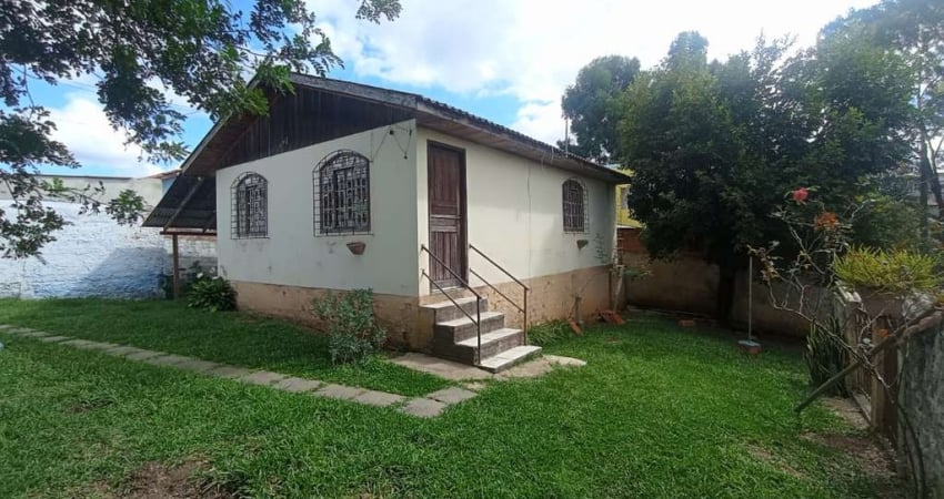 Casa à venda na Rua Antônio Cantador, 770, Costeira, Araucária