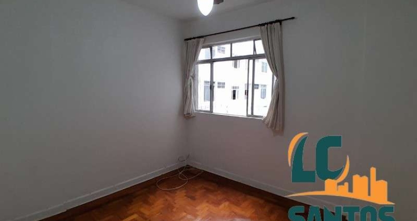 Apartamento de 1 dormitório, uma quadra da praia no Boqueirão em Santos .