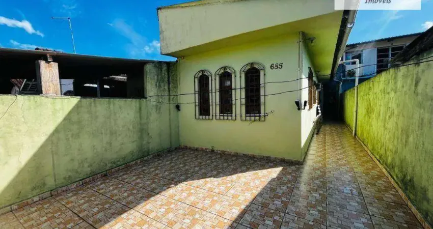 CASA COM QUATRO DORMITÓRIOS Á VENDA NA PRAIA DE MONGAGUÁ