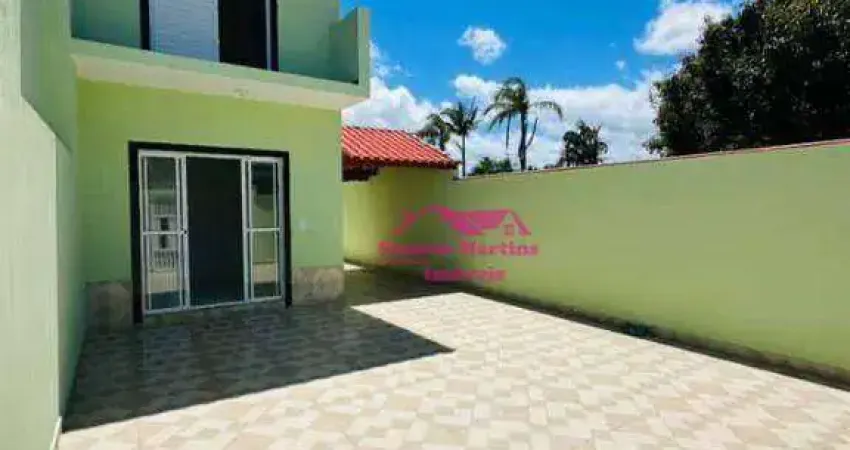 Sobrado novo com 03 quartos e piscina á venda na praia de mongaguá