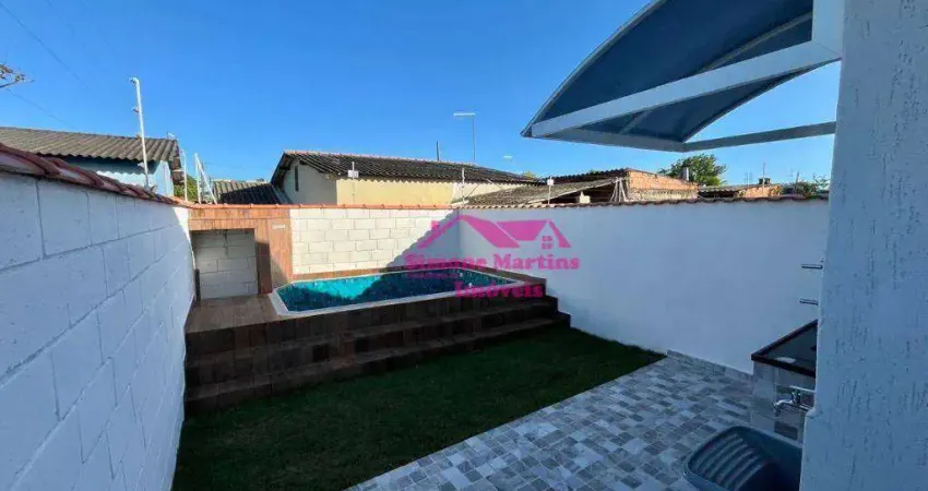 Casa nova com piscina em localização privilegiada na praia de itanhaem
