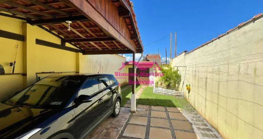 Casa á venda com amplo espaço de quintal e uma área verde maravilhosa na praia de itanhaém