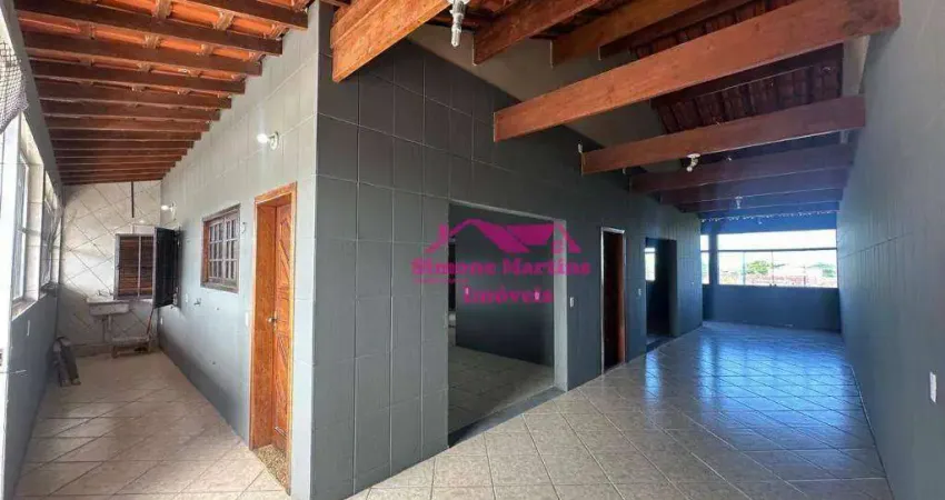 Casa á venda com 03 quartos em localização privilegiada na praia de mongaguá