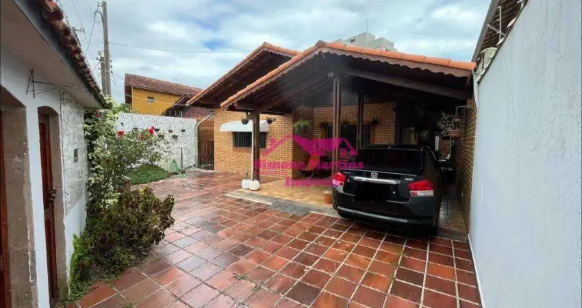 Casa á venda em lote inteiro isolada localizada lado praia na cidade de mongaguá
