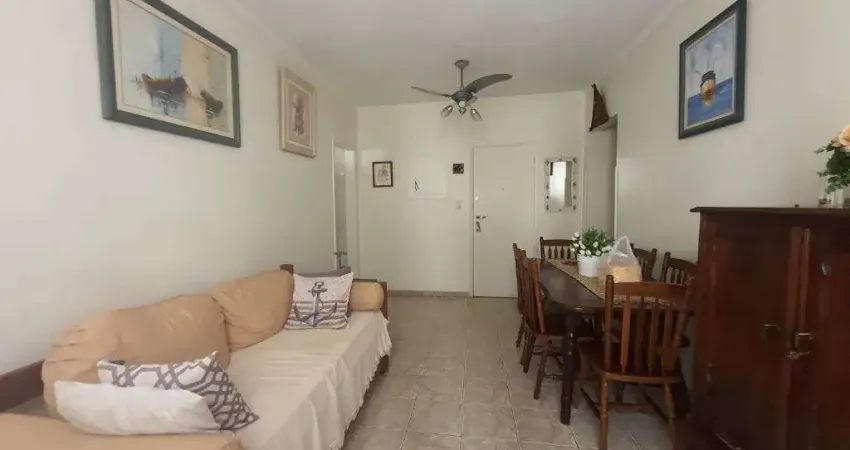 Apartamento à venda em Santos. 2 dormitorios + Dependência Empregada  e garagem demarcada. Prédio com piscina