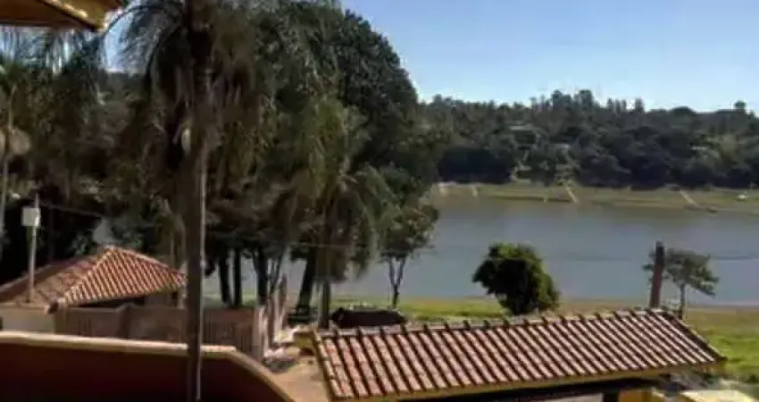 Chácara a venda com acesso para represa em condomínio piracaia.