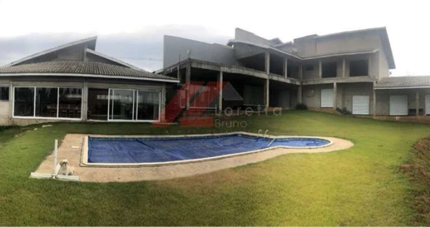Casa de luxo em condomínio: 8 quartos, 8 suítes, 3 salas, 10 banheiros, 13 vagas e 680m² em Atibaia-SP