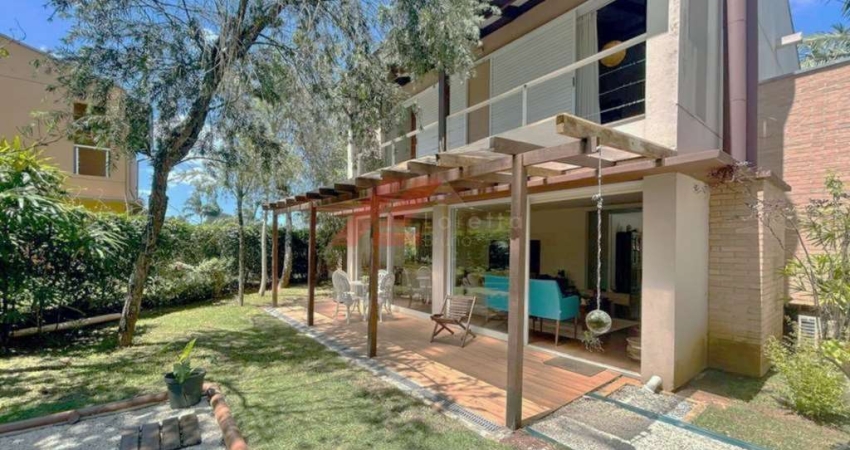Imperdível casa em condomínio na Chácara dos Lagos, Carapicuíba-SP! 4 quartos, 2 suítes, 1 sala, 4 banheiros, 5 vagas de garagem, 221,80m²!