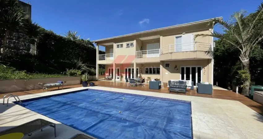Casa à venda em Cotia-SP na Vila Santo Antônio: 5 quartos, 5 suítes, 7 banheiros, 5 vagas de garagem, 610m² de área