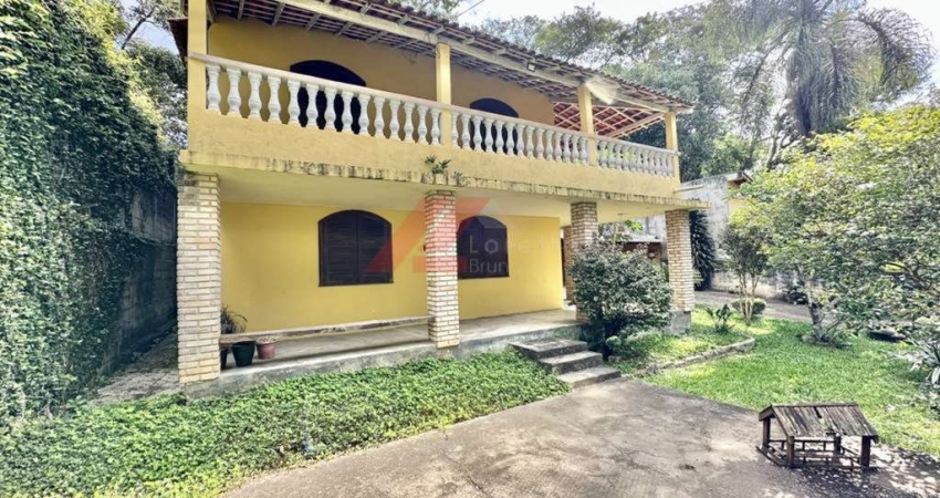 Casa em Condomínio à Venda em Cotia-SP, Jardim Colibri: 3 Quartos, 1 Sala, 3 Banheiros, 10 Vagas de Garagem, 150m²!