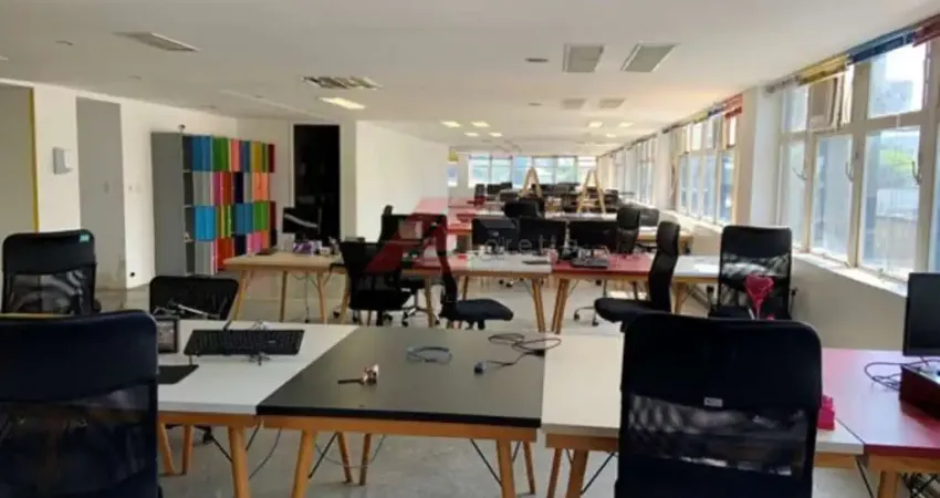 Imperdível: Sala Comercial de Alto Padrão no Jardim Paulistano, São Paulo-SP - 01 sala, 4 banheiros, 3 vagas, 448m².