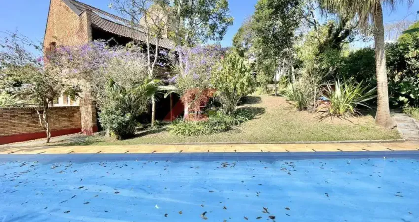 Imperdível: Casa à venda em Carapicuíba-SP, Vila Diva! 3 quartos, 1 suíte, 1 sala, 3 banheiros, 450m². Agende sua visita agora!