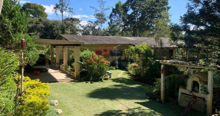 Chácara de Luxo à Venda em Cotia-SP - 3 quartos, 2 suítes, 3 banheiros, 30.831m² na Cachoeira. Imperdível!