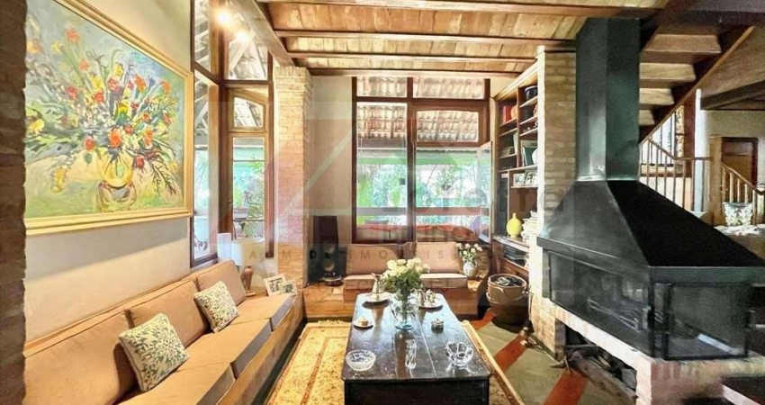 Imperdível: Casa à venda em Carapicuíba-SP, Chácara Santa Lúcia dos Ypes - 3 quartos, 1 suíte, 4 banheiros, 10 vagas, 363,50m².
