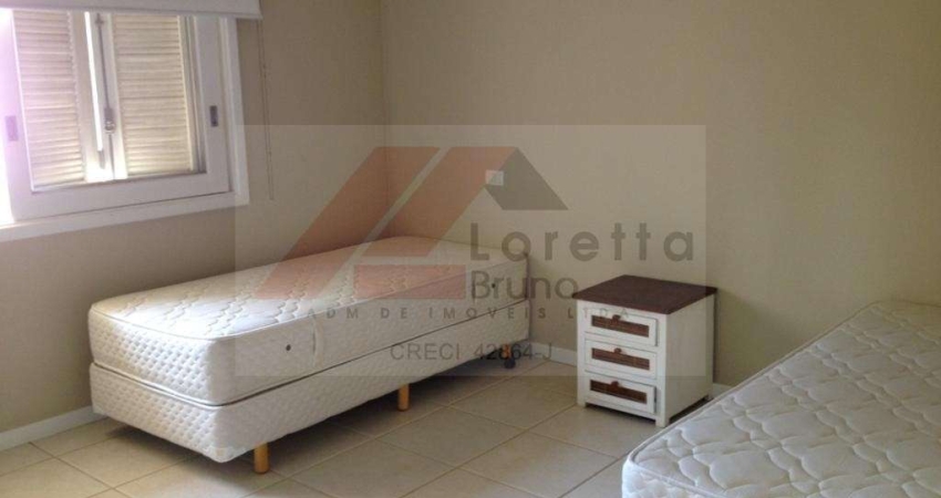 Casa em Condomínio de Alto Padrão na Praia da Baleia, São Sebastião-SP: 5 quartos, 5 suítes, 6 banheiros, 2 vagas, 318m² de área. Privacidade garantida!