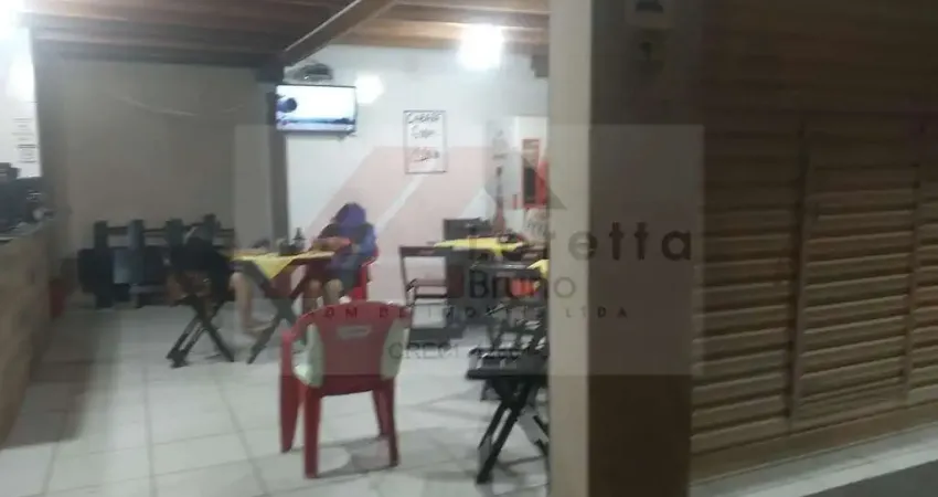 Ponto Comercial ideal para bar ou lanchonete - 56 m² - 2 banheiros, Mezanino de Madeira (em todo o ponto)