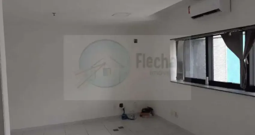 Moema - Sala Comercial 44m², 2 salas, banheiros e 1 vaga. Bem localizada próximo ao shopping Ibirapuera. Fácil acesso às principais vias. Agende sua visita!