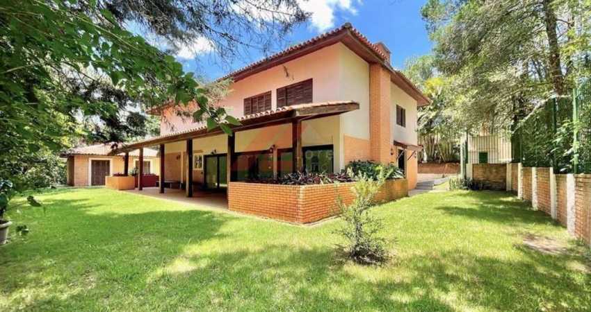 Luxuosa Mansão em Condomínio de Alto Padrão em Cotia-SP, no Jardim Santa Paula: 7 Quartos, 5 Suítes, 1 Sala, 7 Banheiros, 3 Vagas, 610,06m².