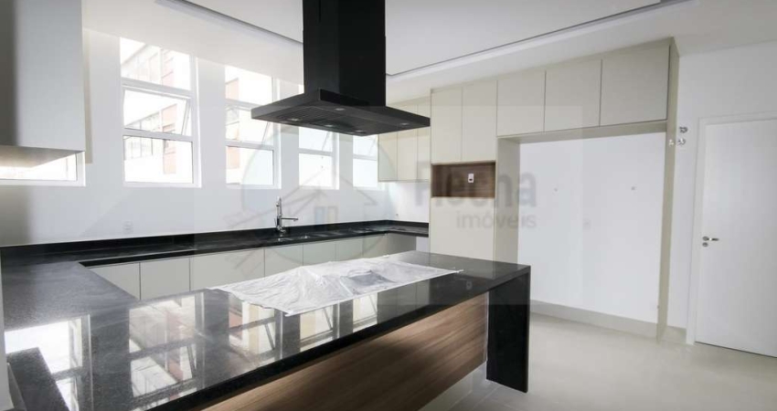 RDINS LINDO APTO 382M² TODO REFORMADO - 4 amplas suítes (sendo a máster closet Sr. e Sra., 2 vagas. Apto 100% reformado