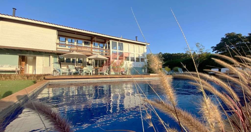 Imperdível: Casa à venda em Avaré-SP, Parque São Jorge, 2 quartos, 2 suítes, 2 salas, 4 banheiros, 4 vagas, 830m².