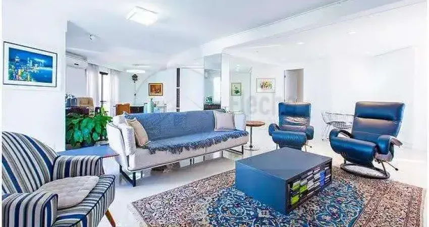 Lindo apartamento, 230 m2 de área útil - 4 dormitórios, 3 suítes e 4 vagas.