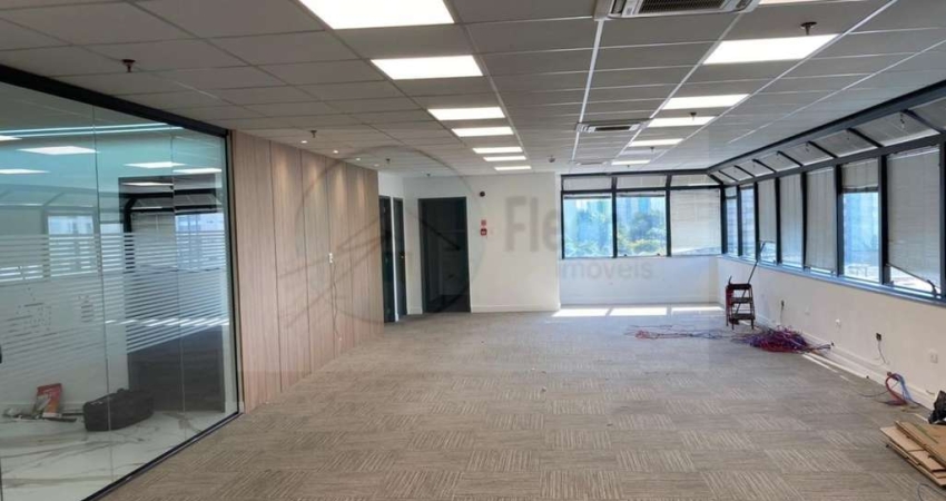 CIDADE MONÇÕES CONJUNTO COMERCIAL 200M² PRONTO PARA USO, vão livre 2 banheiros, 6 vagas sendo 2 de moto, copa/cozinha. Bem localizado.