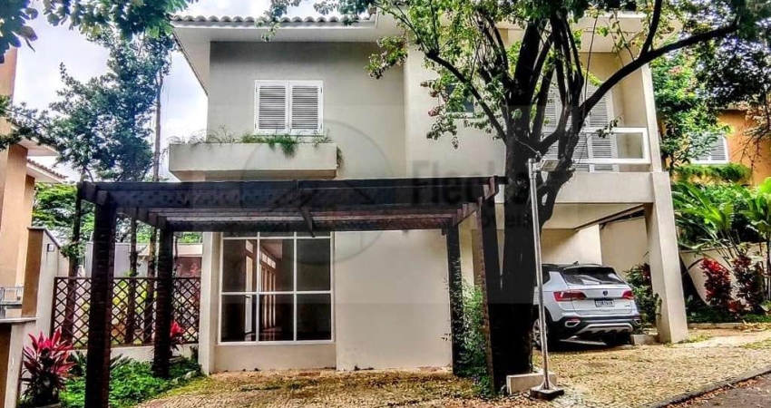 Casa Alto Padrão em Rua Fechada com Guarita