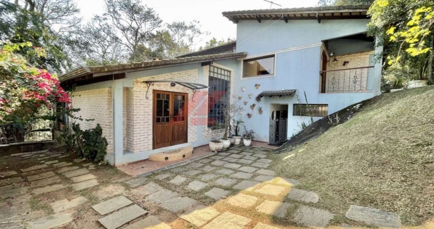 Espetacular Casa de Luxo em Condomínio - 4 quartos, 4 suítes, 4 salas, 5 banheiros, 3 vagas - Altos de São Fernando, Jandira-SP