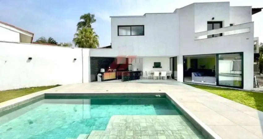 Casa de Luxo em Condomínio com 6 Quartos e 6 Suítes em Cotia-SP - Bairro São Paulo II - 528,55m² - Imperdível!
