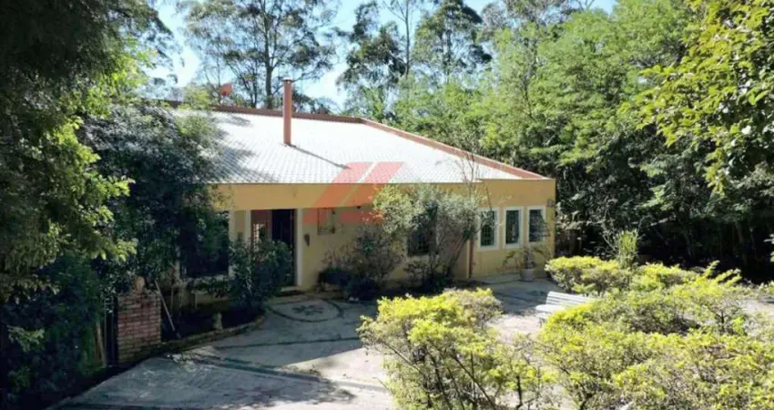 Imperdível: Casa em Condomínio à venda em Embu das Artes-SP, Moinho Velho 2 quartos, 2 suítes, 2 salas, 4 banheiros, 6 vagas de garagem, 415,60 m².