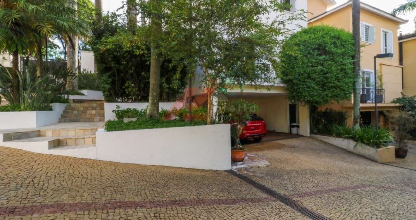 Casa de alto padrão em condomínio no Jardim Morumbi, São Paulo-SP: 3 quartos, 2 suítes, 3 salas, 3 vagas de garagem, 325m².