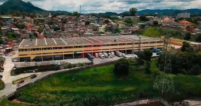 Galpão Comercial de Alto Padrão no Parque São Domingos - São Paulo-SP: 3 Salas, 2 Banheiros, 2 Vagas de Garagem, 1.100m² de Área.