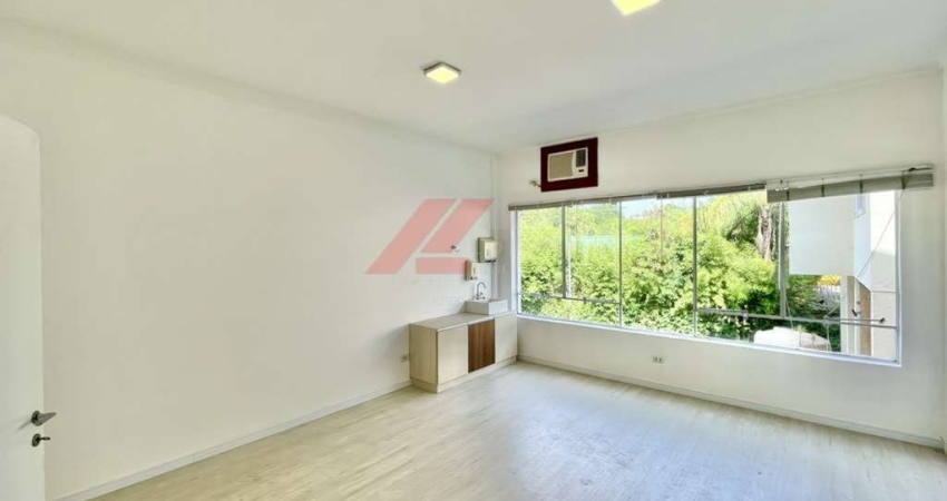 Excelente oportunidade! Sala comercial em condomínio à venda na Granja Viana, Cotia-SP: 1 sala, 1 banheiro, 1 vaga, 31 m².