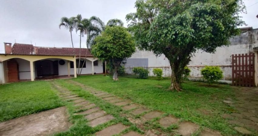 Imperdível: Casa à venda em Itanhaém-SP, Bopiranga! 1 quarto, 1 sala, 1 banheiro, 4 vagas de garagem, 50m² de área. Confira!