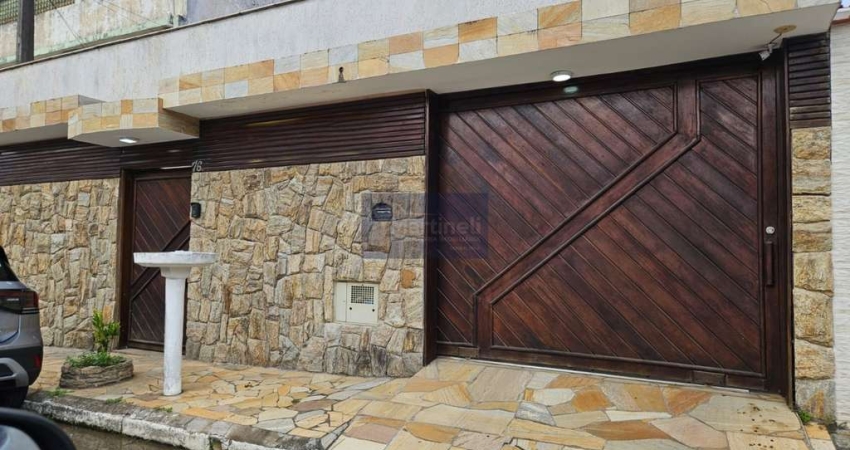 Imperdível casa à venda em Itanhaém-SP, Centro: 4 quartos, 2 suítes, sala, banheiro, garagem e 300m² de área!
