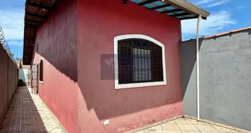 Casa à venda em Mongaguá-SP, bairro Flórida Mirim: 2 quartos, sala, 2 banheiros, 3 vagas e 90m² de área. Aproveite!