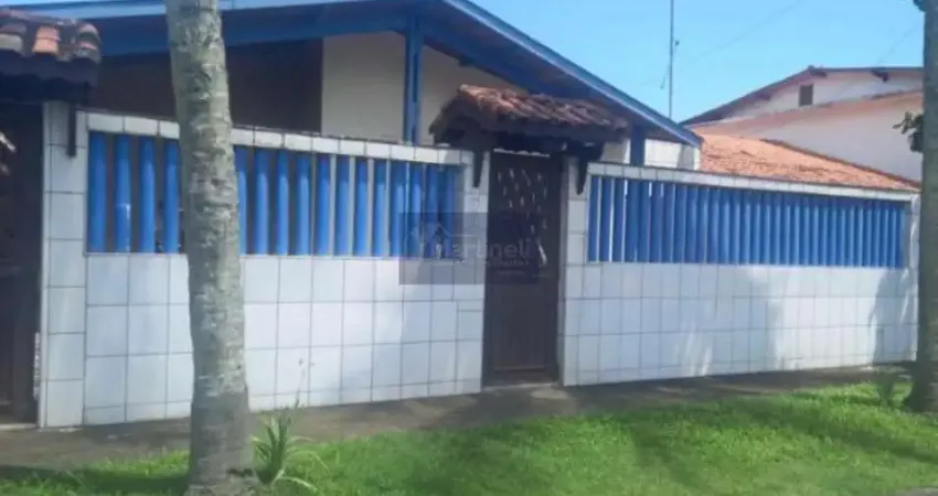 Imperdível casa à venda em Itanhaém-SP, bairro Santa Terezinha! 3 quartos, 1 suíte, 2 banheiros, 4 vagas de garagem, 153,93 m².