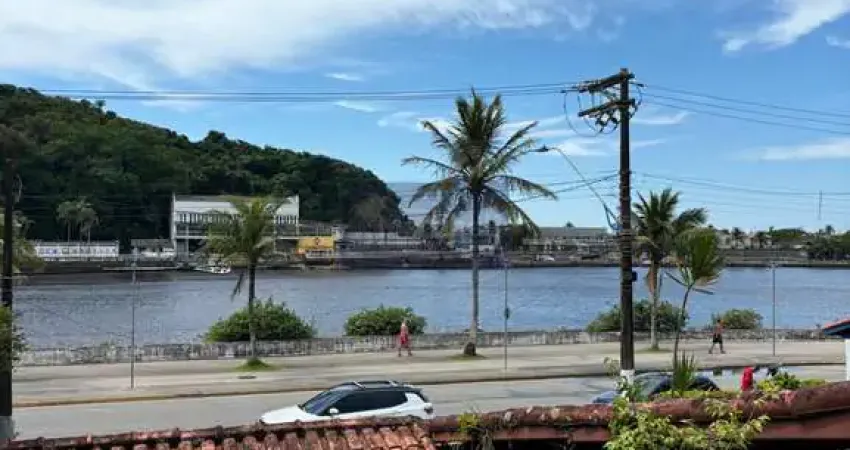 Imperdível oportunidade: Casa à venda em Itanhaém-SP, Centro, 5 quartos, 2 suítes, 2 salas, 5 banheiros, 4 vagas, 140m²!