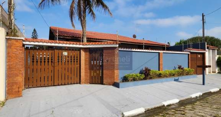 Casa à venda em Itanhaém-SP, Bopiranga: 5 quartos, 1 suíte, 1 sala, 3 banheiros, 287m² de área. Imperdível!