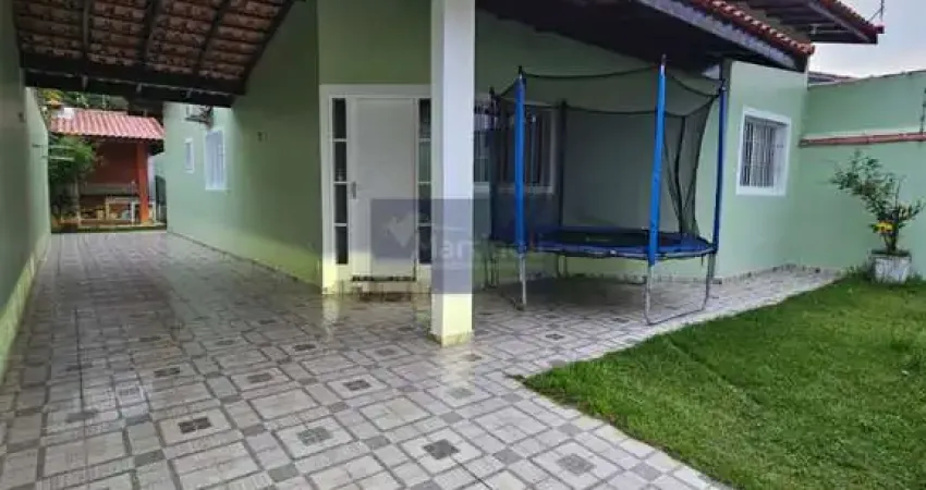 Casa à venda em itanhaém-sp, bairro jamaica: 3 quartos, 1 suíte, 1 sala, 2 banheiros, 4 vagas de garagem, 104m².