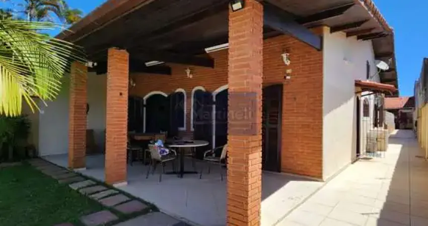 Casa à venda em itanhaém-sp, bairro cibratel 2, 4 quartos, 2 suítes, 4 banheiros, 5 vagas de garagem, 211m²