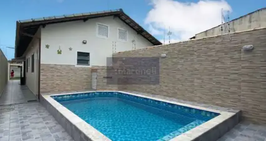 Casa à venda em Itanhaém-SP, bairro Jamaica: 2 quartos, 1 suíte, 3 banheiros, 2 vagas, 61m² de área! Venha conhecer!